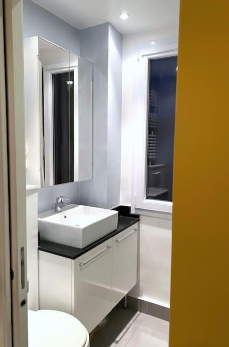 Logement Entier - Appartement Cosy De 2 Pieces Париж Екстериор снимка