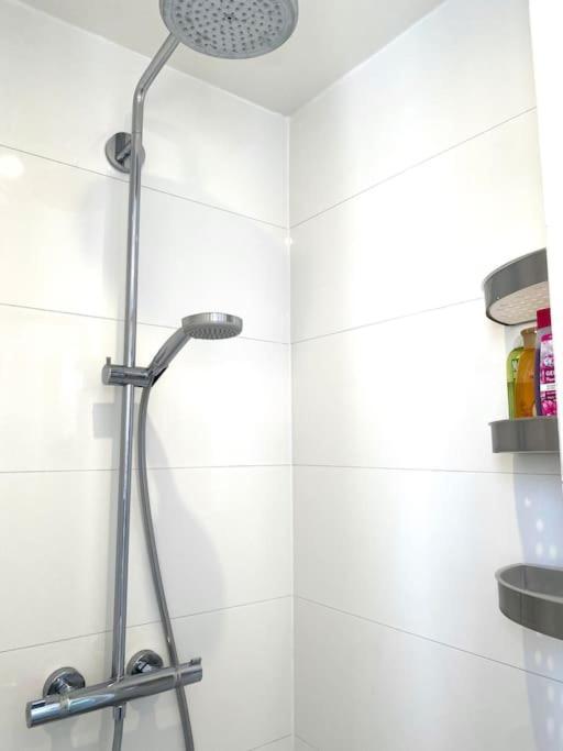 Logement Entier - Appartement Cosy De 2 Pieces Париж Екстериор снимка